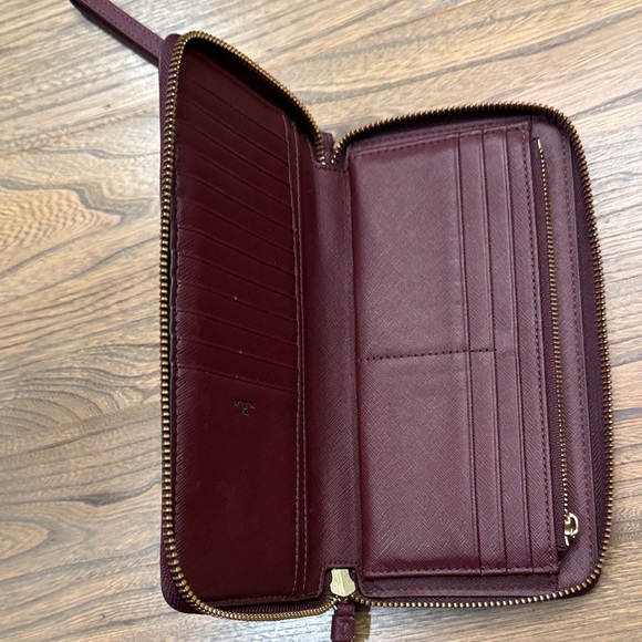 Tory Burch Robinson Zip Continental Wallet in Burgundy - Picture 5 of 6